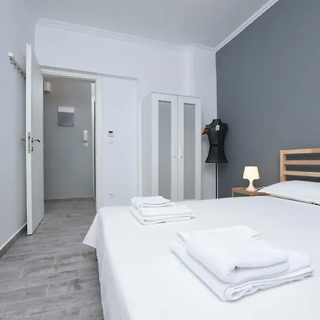 Central Downtown Two Bedroom Appartement *