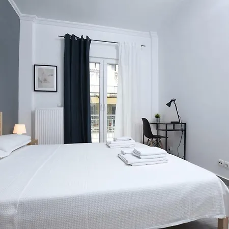 Central Downtown Two Bedroom Appartement *