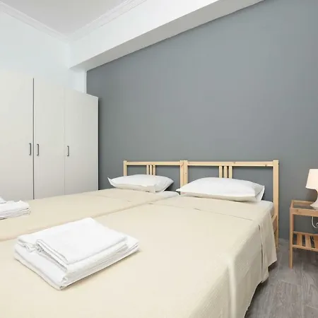 Central Downtown Two Bedroom *
