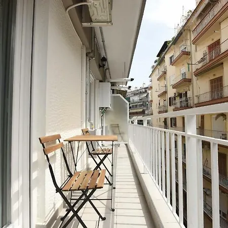Central Downtown Two Bedroom Appartement *